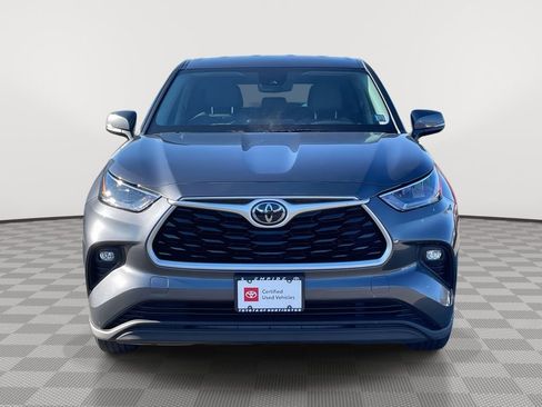 Used 2020 Toyota Highlander LE image 2