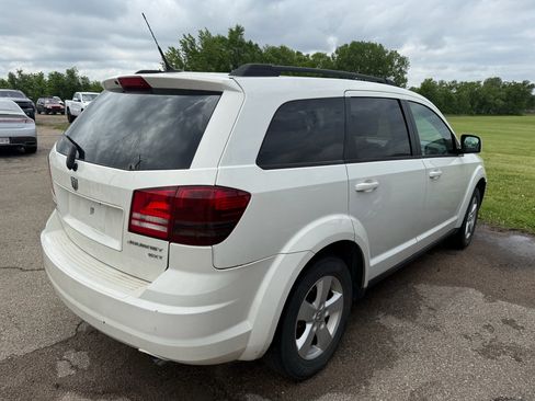 Used 2010 Dodge Journey SXT w/ Flexible Seating Group FWD image 4