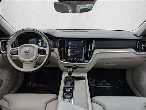 Used 2020 Volvo S60 T5 Inscription image 19
