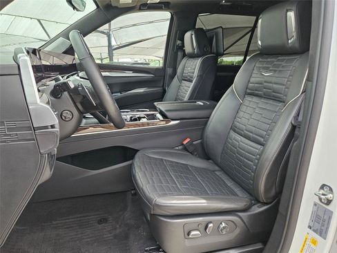 Used 2025 Cadillac Escalade Sport Platinum w/ LPO, Floor Liner Package AWD/4WD image 26