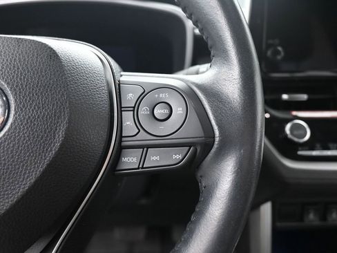 Used 2023 Toyota Corolla Cross XLE image 12