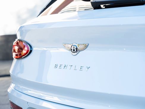 Used 2023 Bentley Bentayga image 50