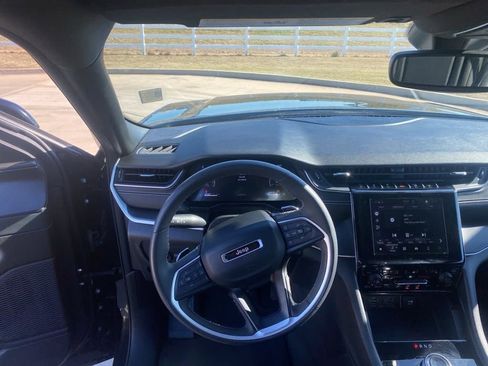 Used 2023 Jeep Grand Cherokee Altitude image 36