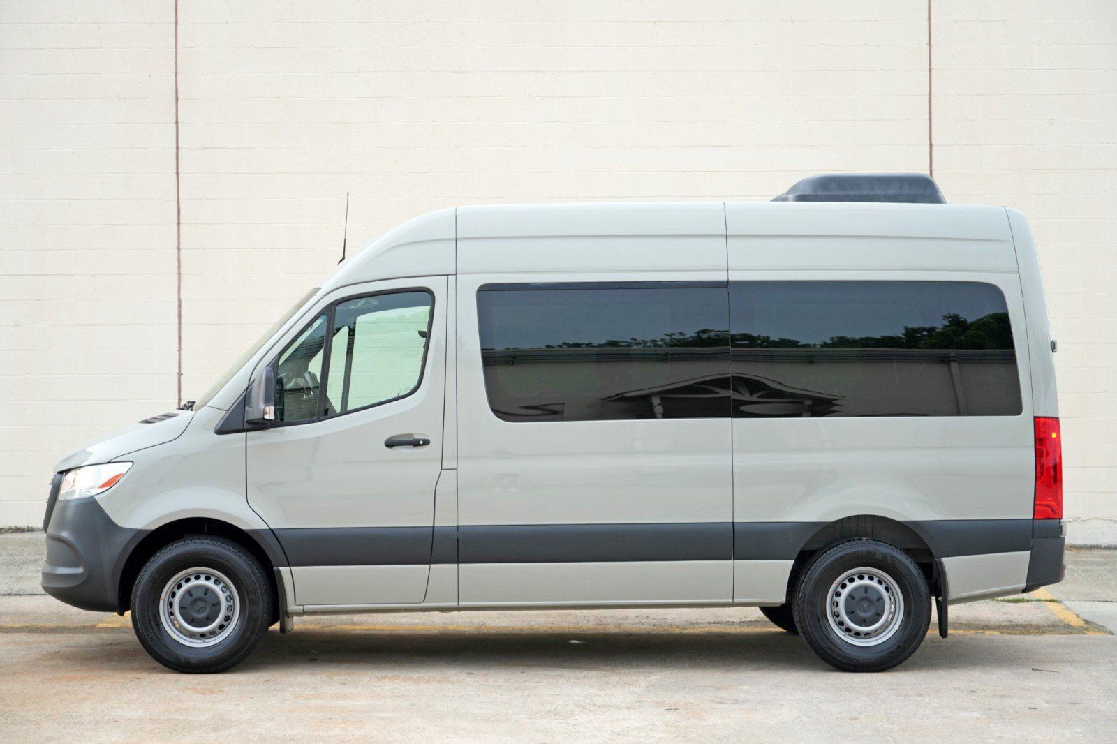 Used 2022 Mercedes-Benz Sprinter 2500 image 42