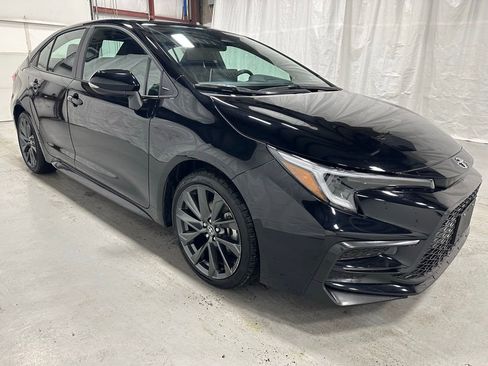 Used 2025 Toyota Corolla SE w/ SE Premium Package image 1