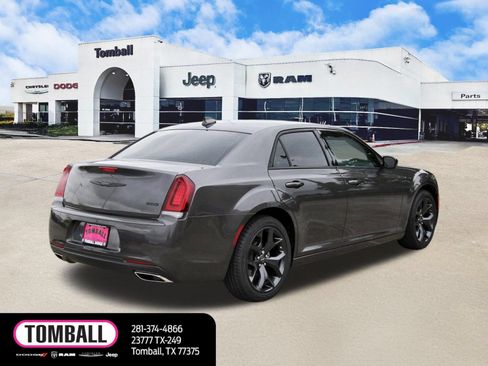 Used 2023 Chrysler 300 Touring w/ Sport Appearance Package RWD image 7