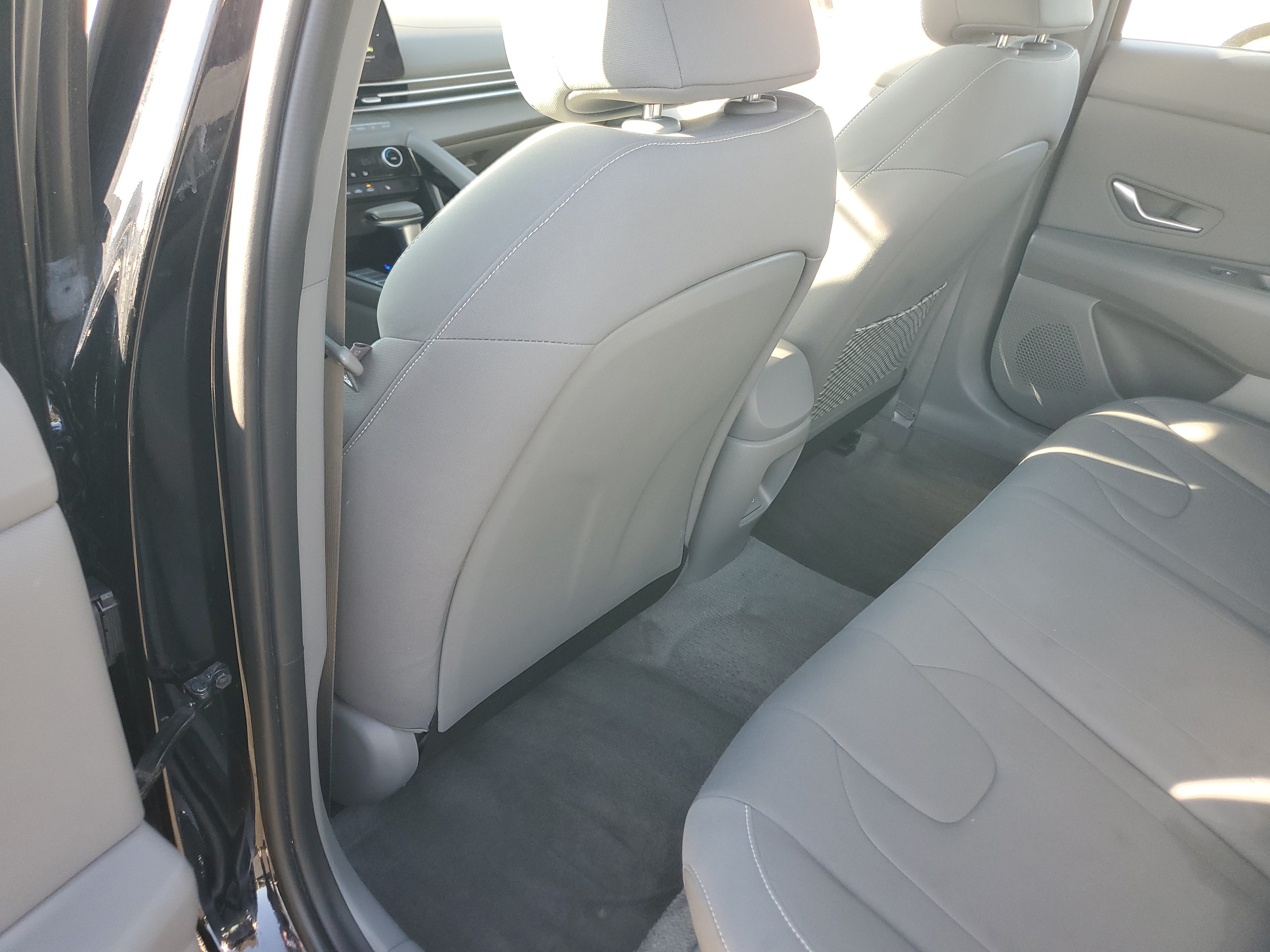Used 2025 Hyundai Elantra SEL FWD image 12