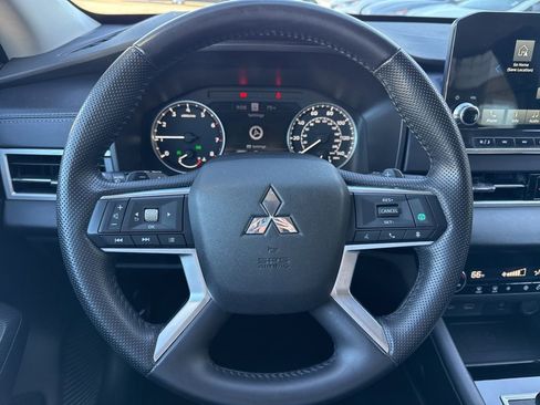 Used 2024 Mitsubishi Outlander SE image 16