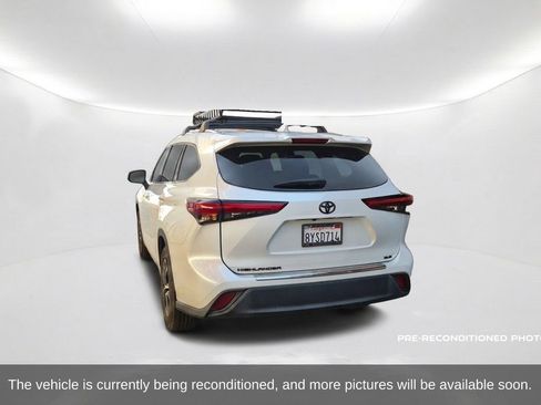 Used 2022 Toyota Highlander XLE FWD image 8