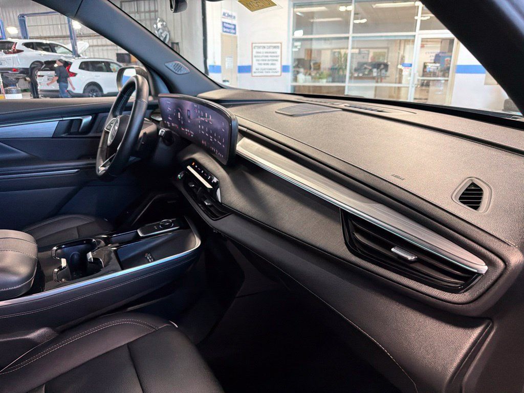 Used 2026 Buick Enclave Preferred AWD/4WD image 33