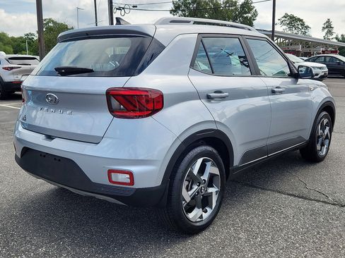 Used 2022 Hyundai Venue SEL image 5