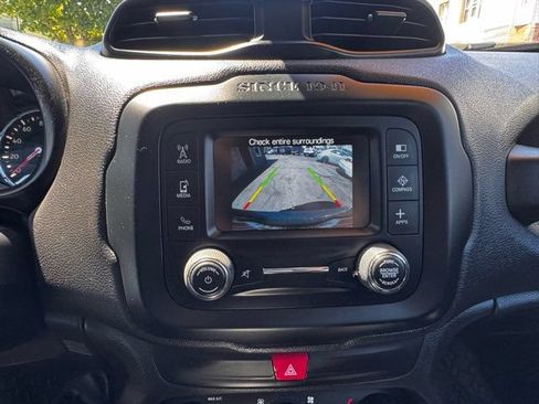 Used 2017 Jeep Renegade Altitude FWD image 15