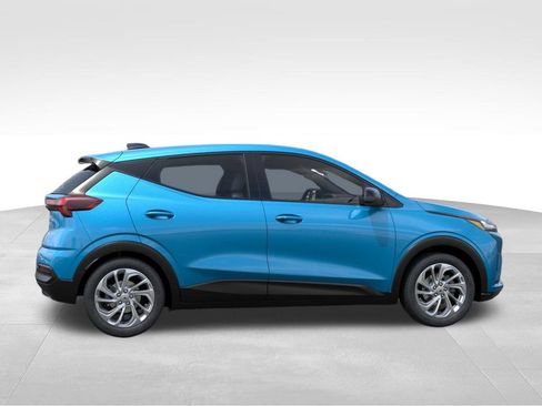 Used 2027 Chevrolet Bolt LT w/ Comfort Package FWD image 5