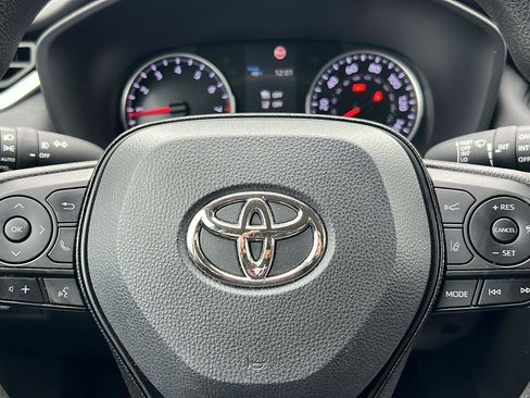 Used 2021 Toyota RAV4 XLE image 28