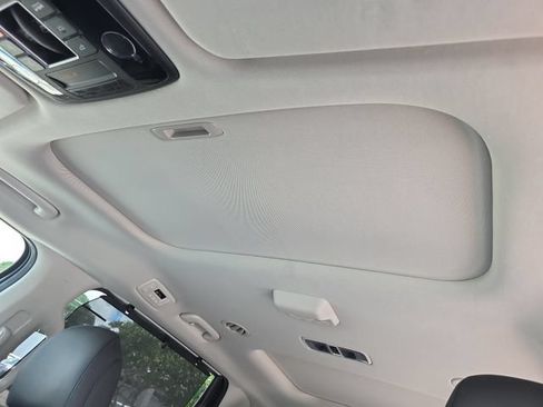 Used 2025 Kia Carnival SX FWD image 31