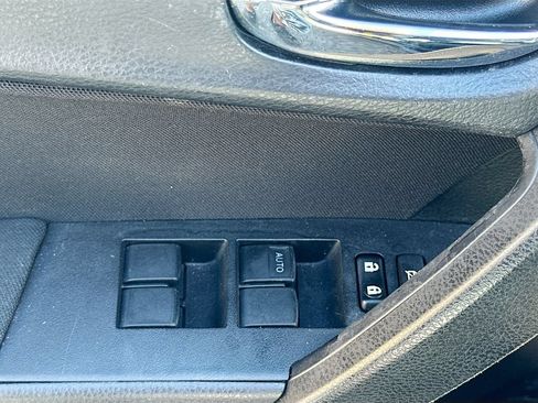 Used 2019 Toyota Corolla LE FWD image 17