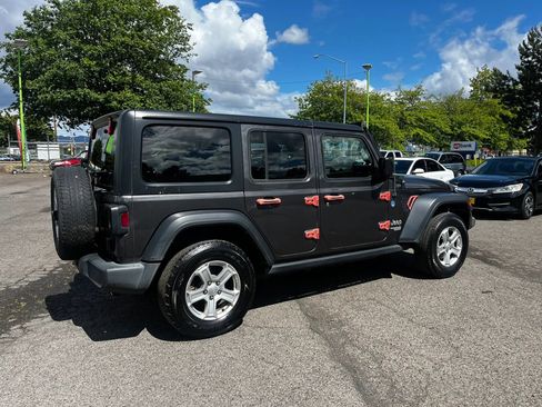 Used 2019 Jeep Wrangler Unlimited Sport S AWD/4WD image 3