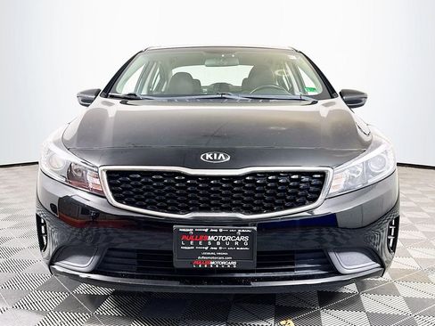 Used 2017 Kia Forte S image 2