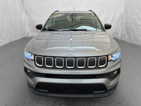 Used 2022 Jeep Compass Latitude FWD image 2