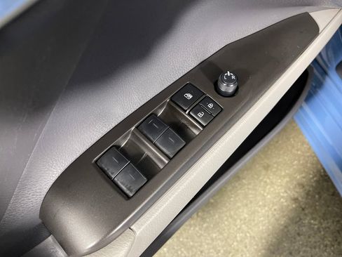 Used 2023 Toyota Camry SE image 19