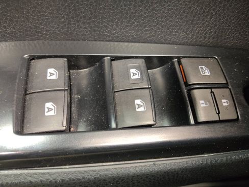 Used 2018 Toyota Camry LE image 27