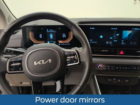 Used 2025 Kia Carnival EX FWD image 22
