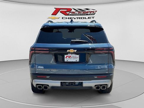 Used 2025 Chevrolet Traverse LT AWD/4WD image 4