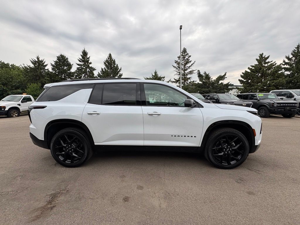 Used 2026 Chevrolet Traverse RS w/ LPO, Floor Liner Package AWD/4WD image 7