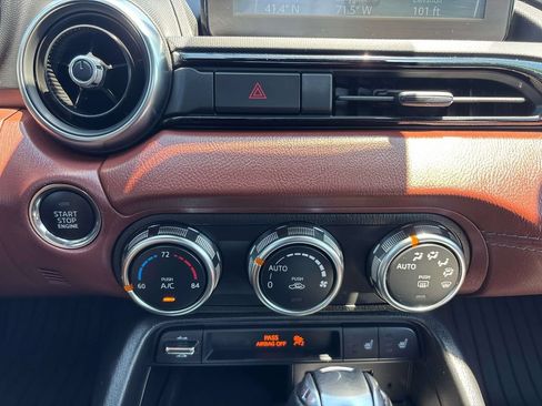 Used 2019 MAZDA MX-5 Miata RF Grand Touring RWD image 18