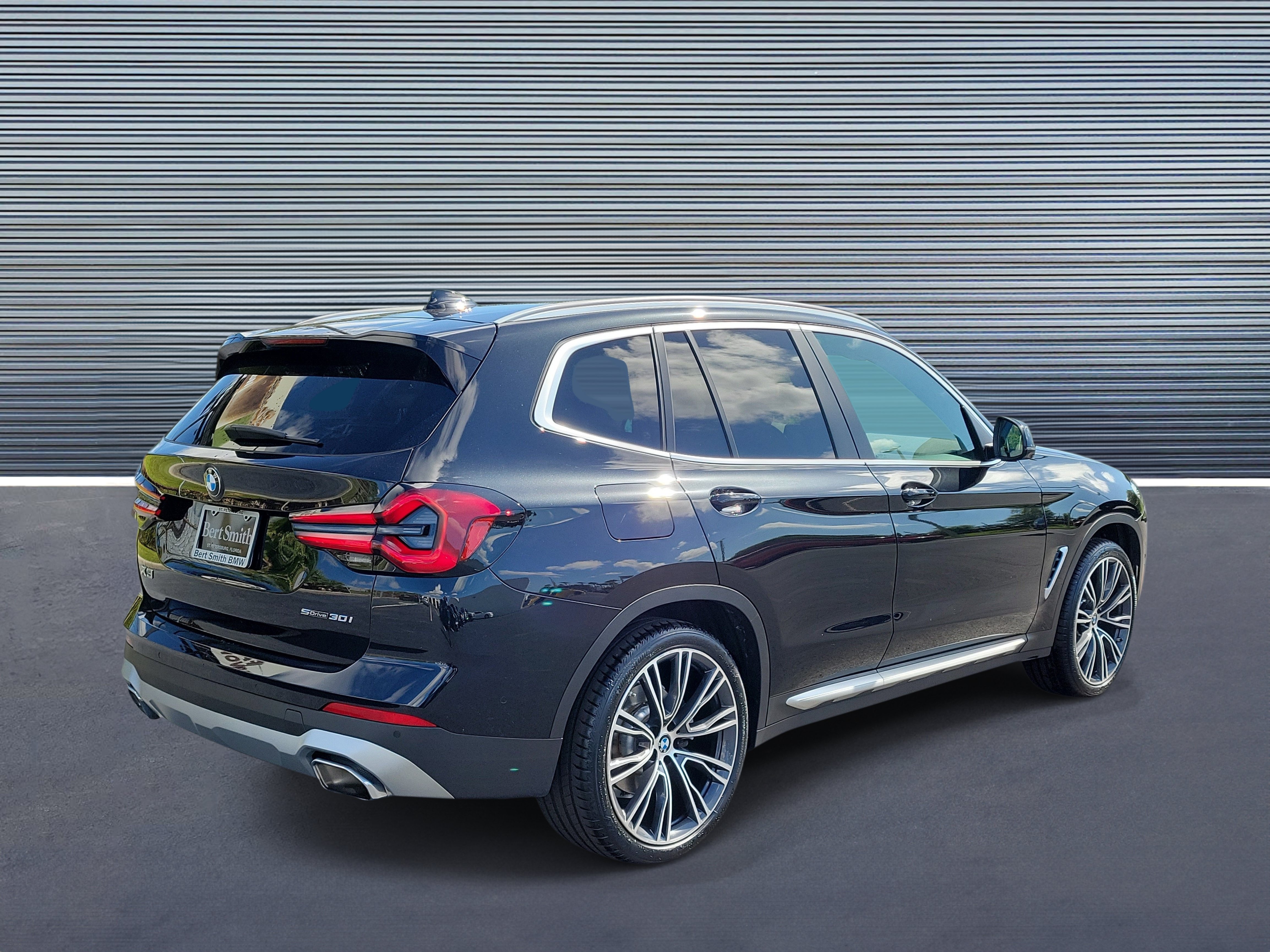 Used 2024 BMW X3 sDrive30i w/ Premium Package RWD image 3