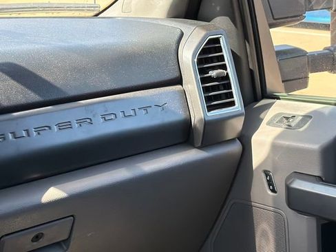 Used 2017 Ford F250 XLT w/ XLT Premium Package image 12