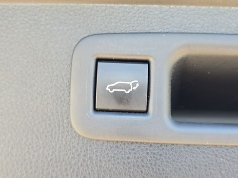 Used 2022 Toyota Highlander XLE image 14