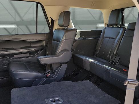 Used 2024 Ford Expedition XLT image 8