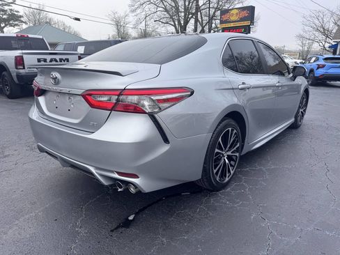 Used 2018 Toyota Camry SE image 6