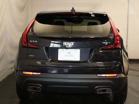 Certified 2022 Cadillac XT4 Luxury w/ Cold Weather Package image 6