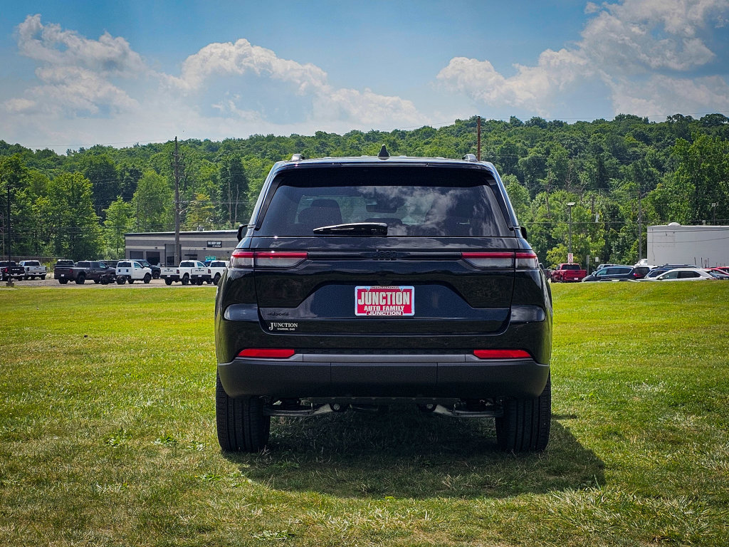 New 2026 Jeep Grand Cherokee Limited w/ Limited Altitude Package AWD/4WD image 4