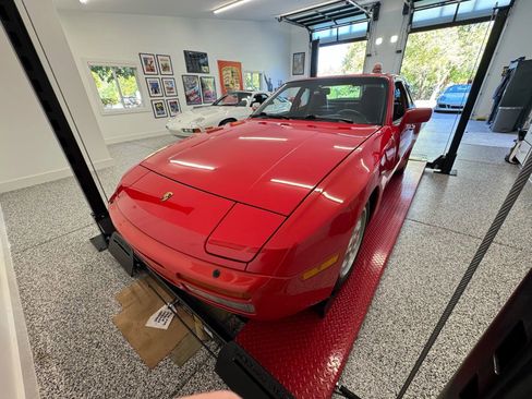 Used 1986 Porsche 944 Turbo image 4