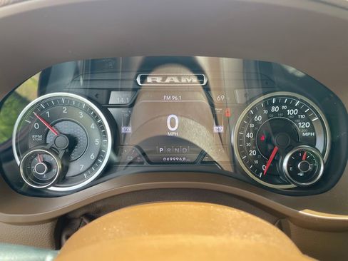 Used 2020 RAM 1500 Laramie RWD image 14