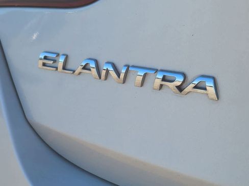 Used 2017 Hyundai Elantra GT image 11