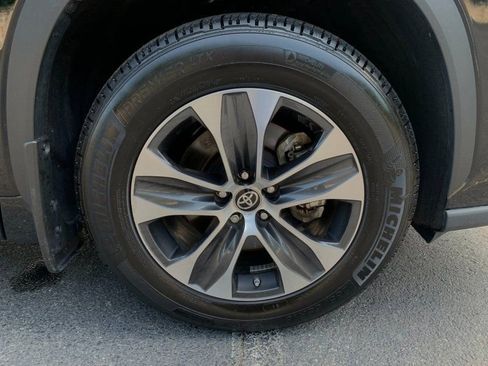 Used 2020 Toyota Highlander XLE image 26