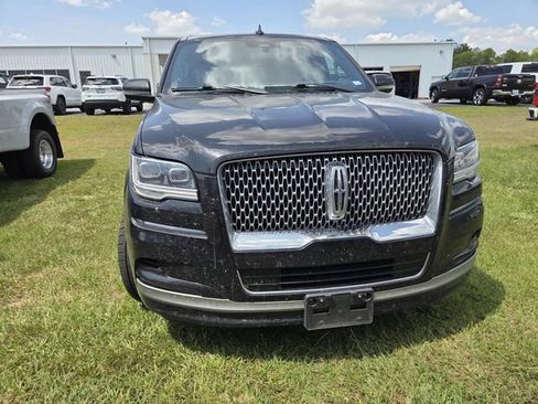 Used 2023 Lincoln Navigator Reserve AWD/4WD image 2