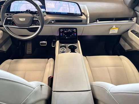 New 2026 Cadillac Vistiq Luxury image 16