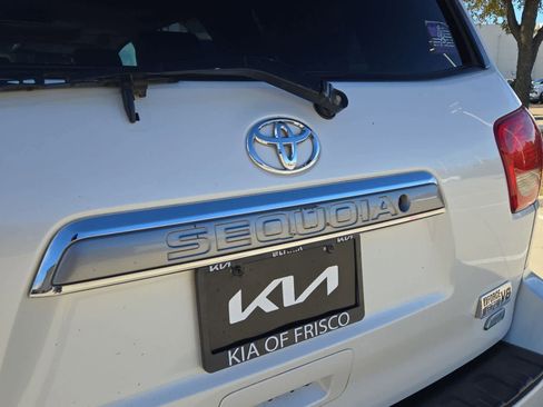 Used 2011 Toyota Sequoia Platinum image 12