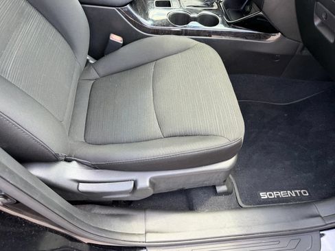 Used 2014 Kia Sorento LX FWD image 17