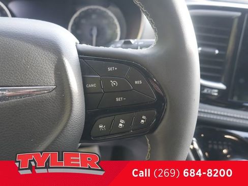 Used 2023 Chrysler Pacifica Limited w/ Uconnect Theater Family Group FWD image 29