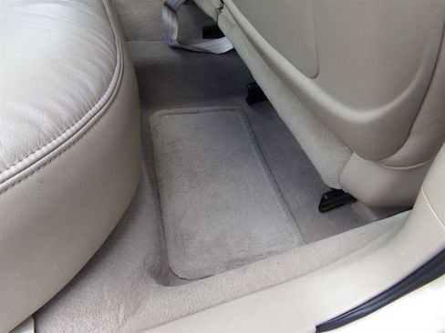 Used 2001 Lincoln Continental image 42