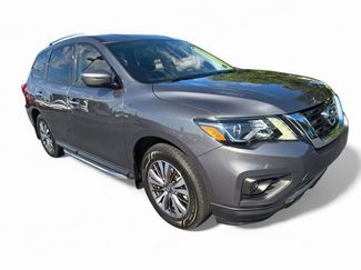 Used 2018 Nissan Pathfinder SV image 1