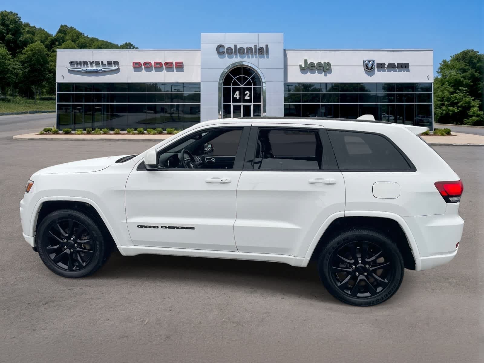 Used 2018 Jeep Grand Cherokee Altitude AWD/4WD image 2