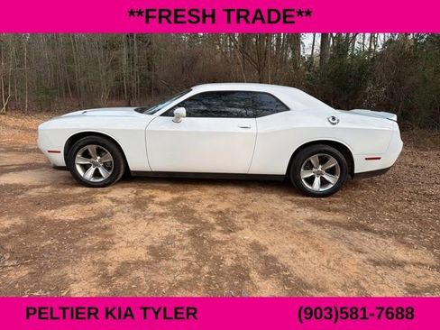 Used 2021 Dodge Challenger SXT w/ Driver Convenience Group image 7