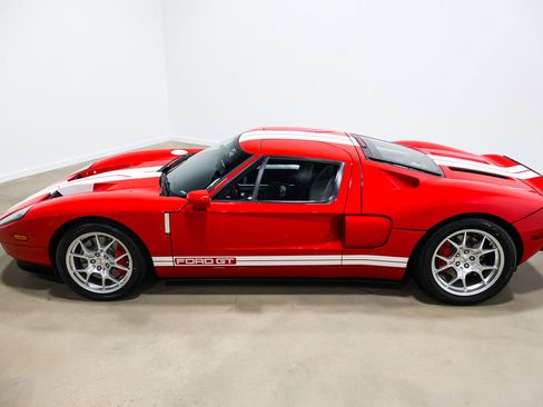Used 2006 Ford GT RWD image 14